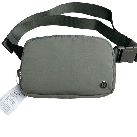LULULEMON ATHLETICA Everywhere Belt Bag 1 Liter in Gray Sage NWT - Picture 1 of 14